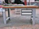 肉屋ブロックの堅材のベンチの上が付いている用具の研修会のステンレス鋼の工作台